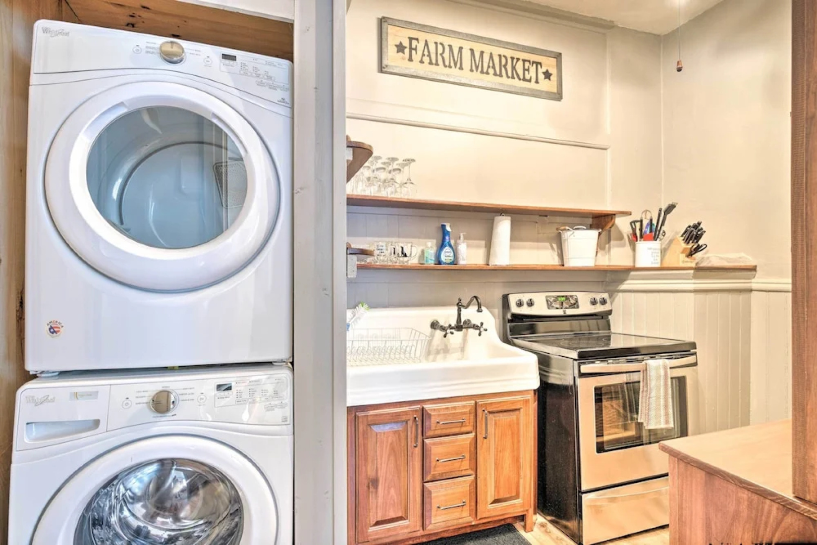 Romantic Apt Near Wineries, Golf & Lake Erie!