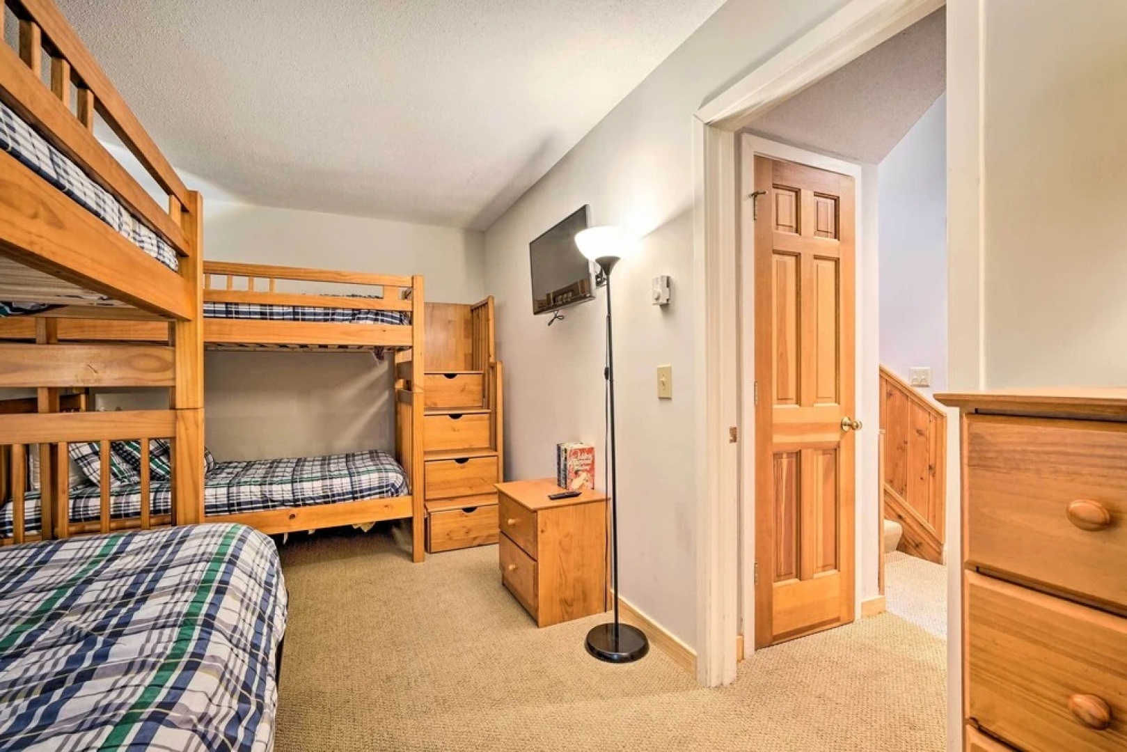 Family-friendly Stratton Gem Close to Slopes!