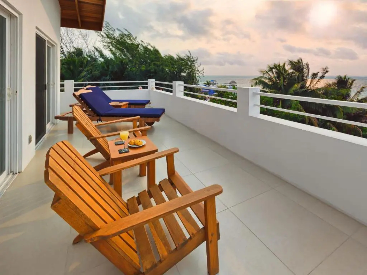 Weezie's Ocean Front Hotel and Garden Cottages