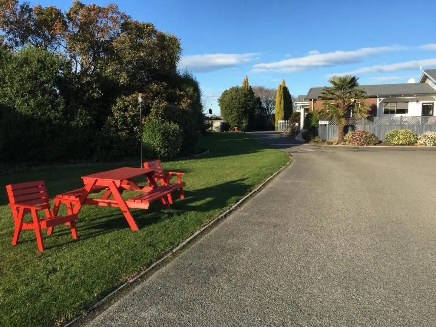 Colonial Lodge Motel