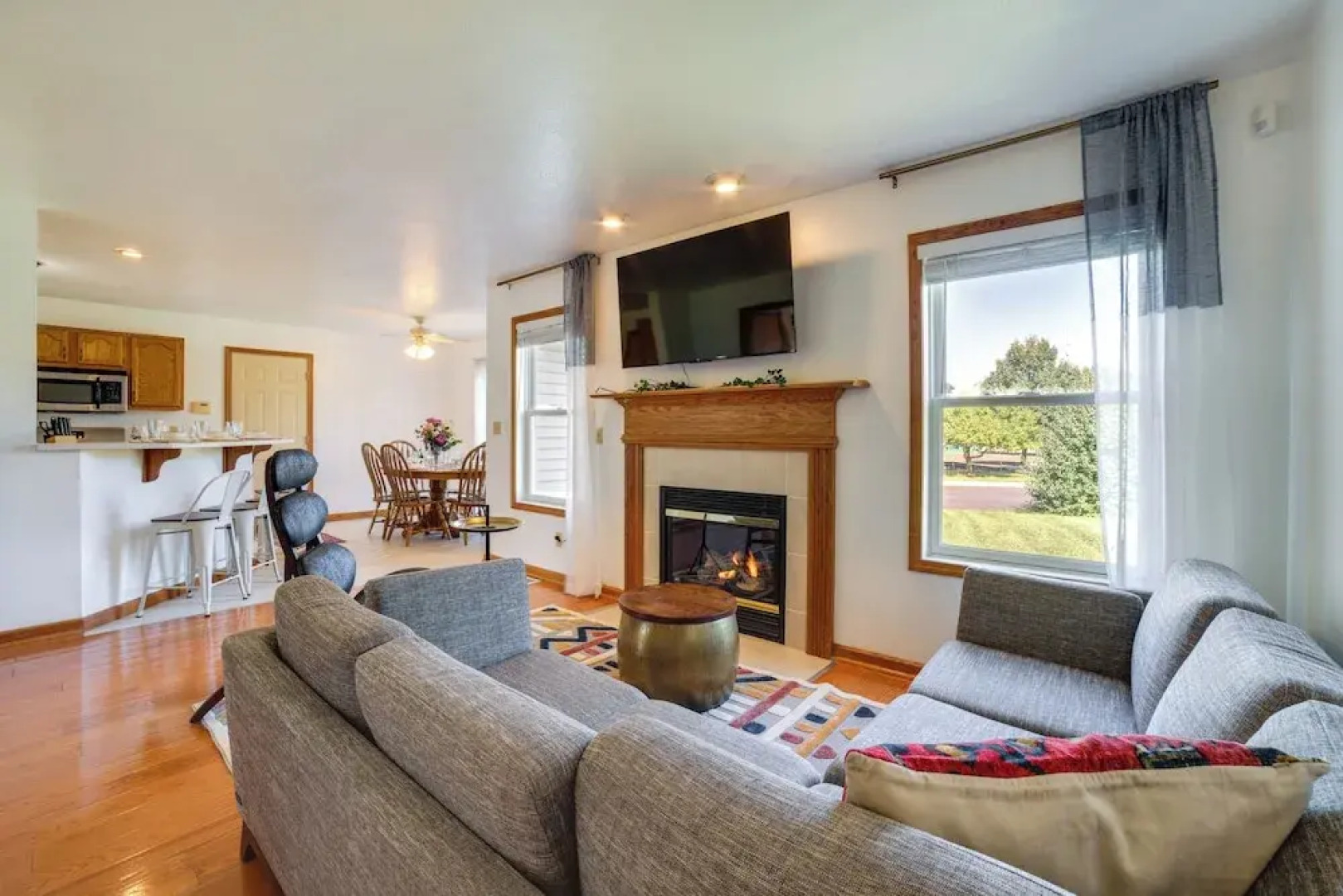 Game Day Ready Home w/ Yard: 4 Mi to Notre Dame