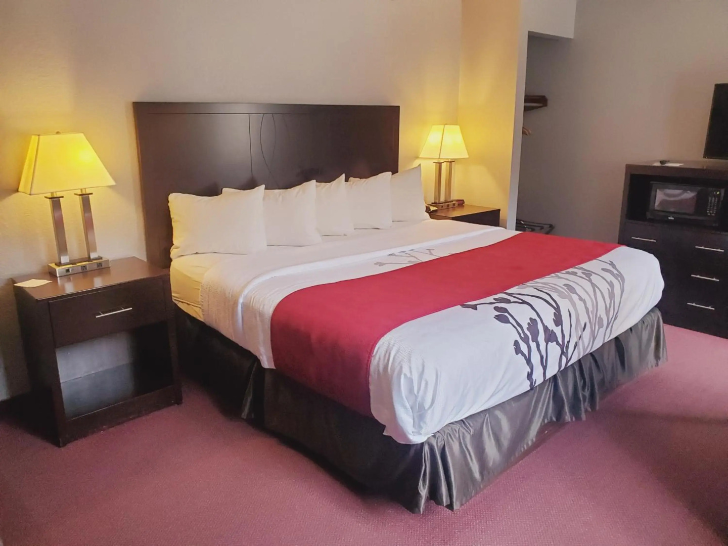 Blackstone Lodge & Suites