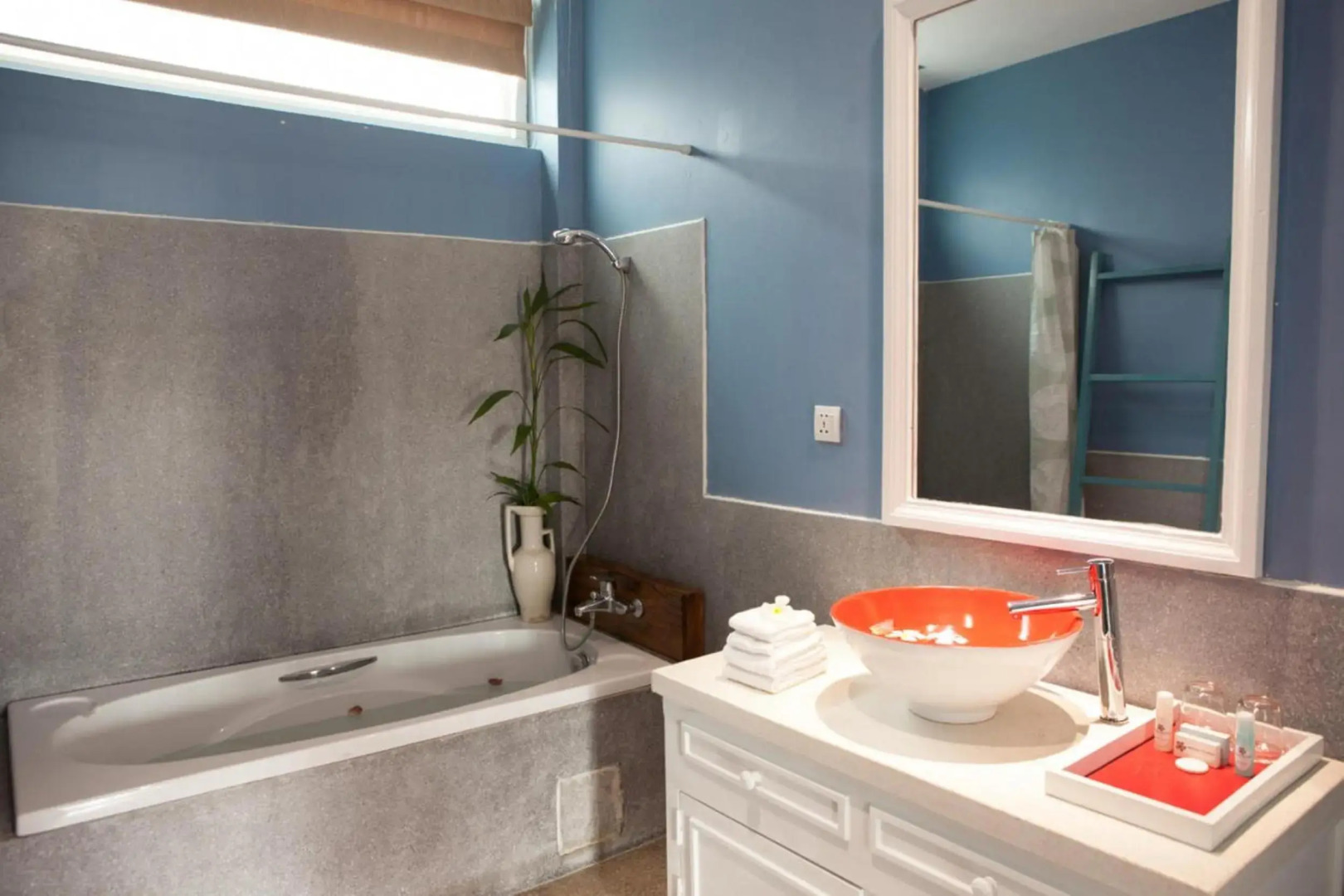 Frangipani Royal Palace Hotel