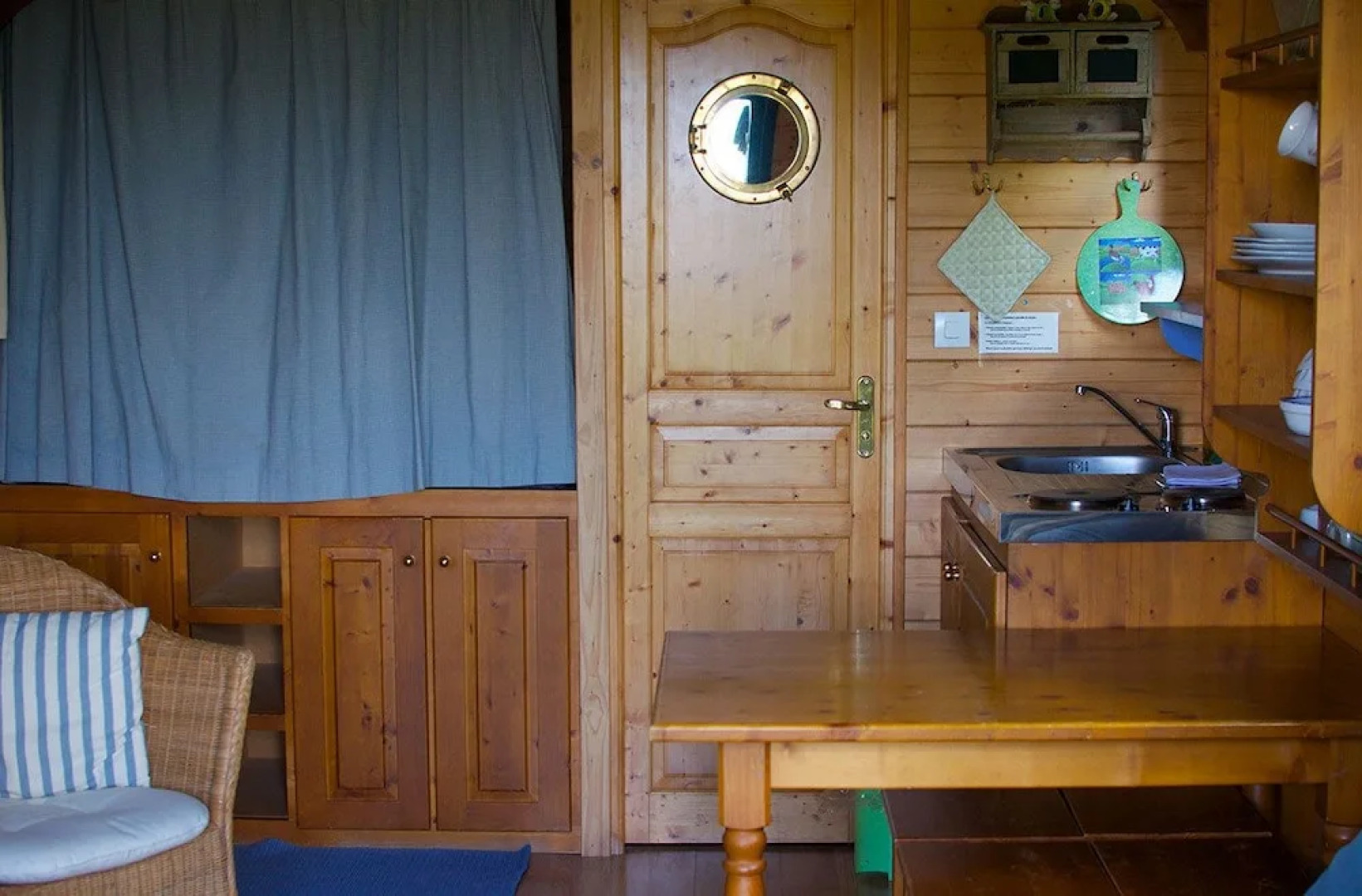 Hébergements Insolites La Charrette Bleue