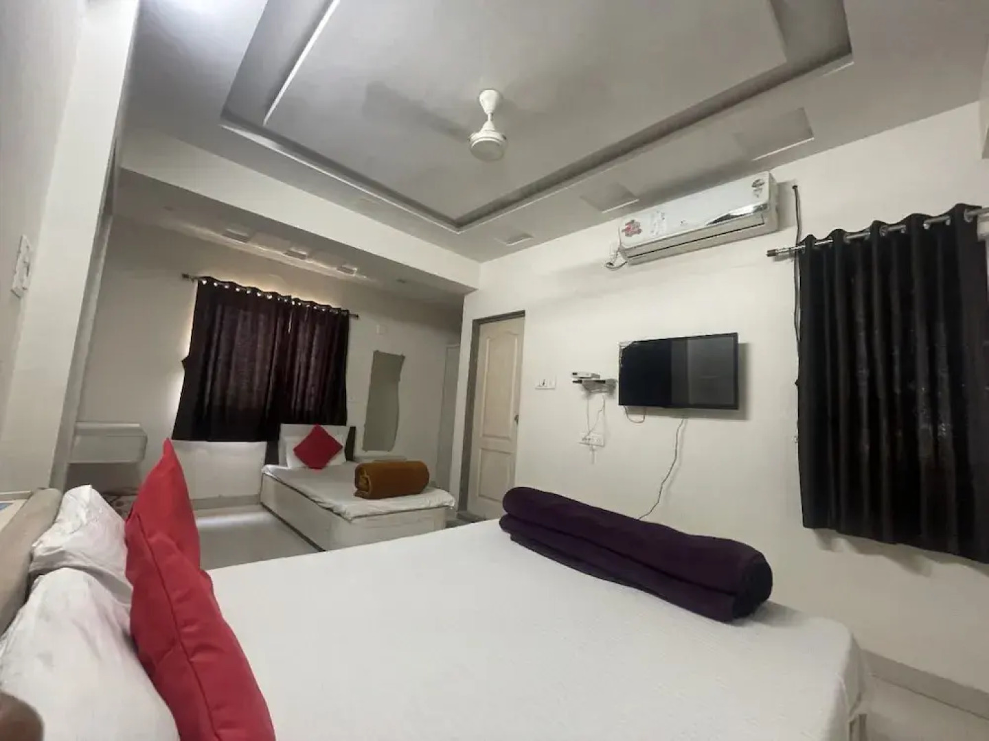 Goroomgo Narayan Executive Gujrat