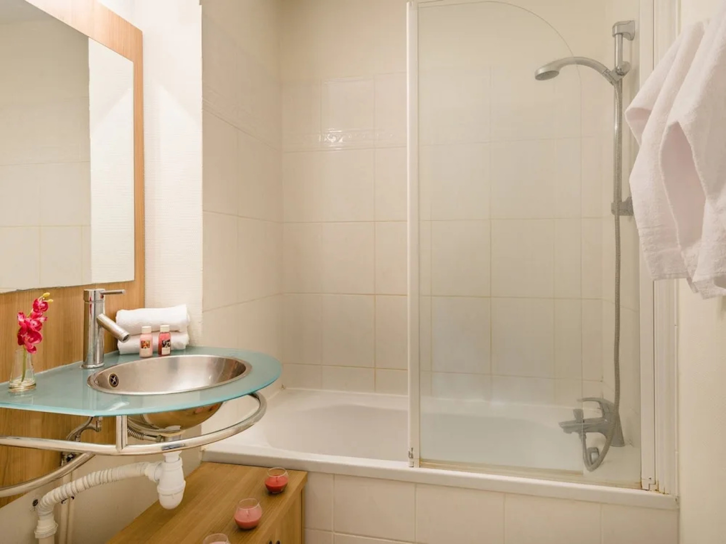 Well-maintained, Linked Holiday Home With Garden and Terrace