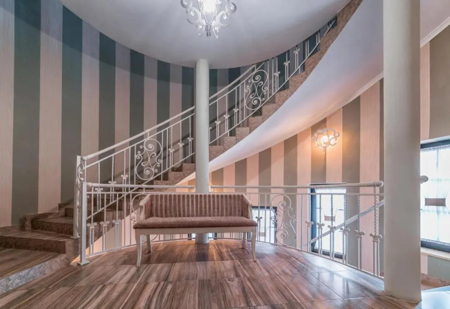 Hotel and Restaurant Velure