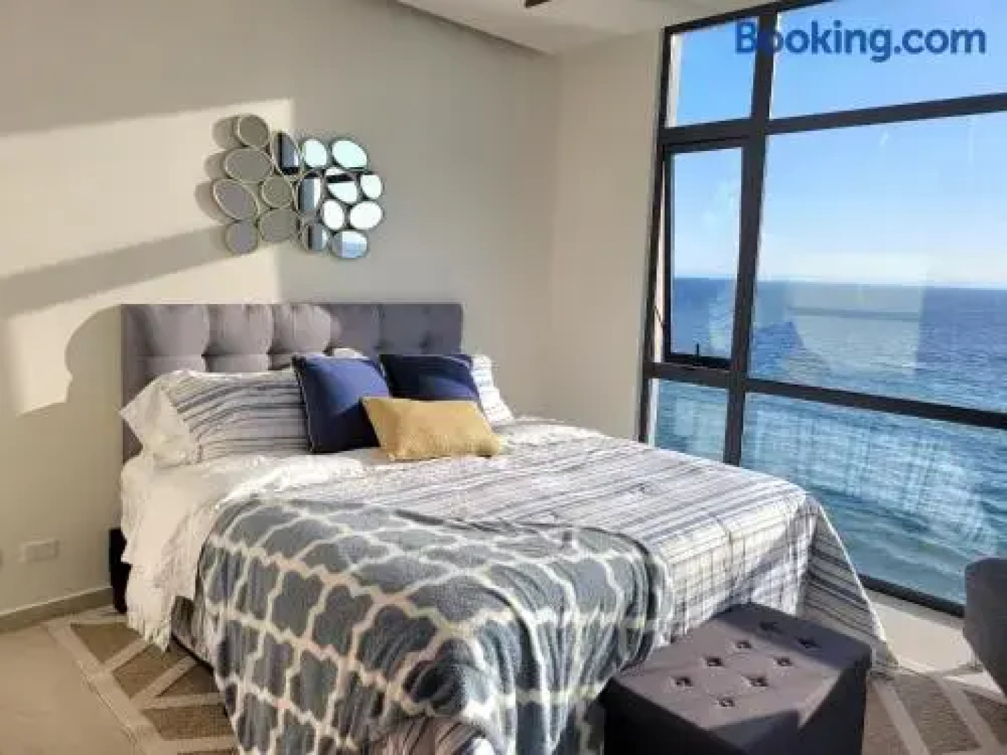 Beachfront Luxury Condo Pool Jacuzzi