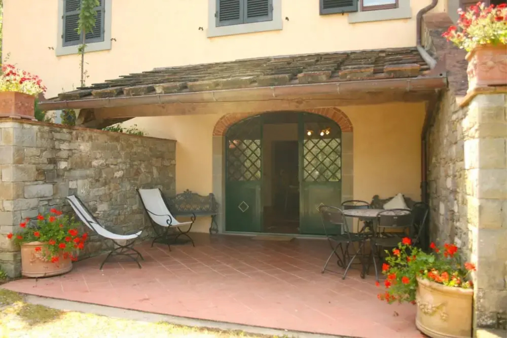 Private Villa with AC, private pool, WIFI, TV, terrace, pets allowed, parking, close to Arezzo