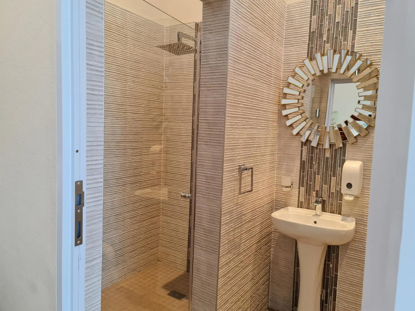 Peaches & Cream Bed & Breakfast