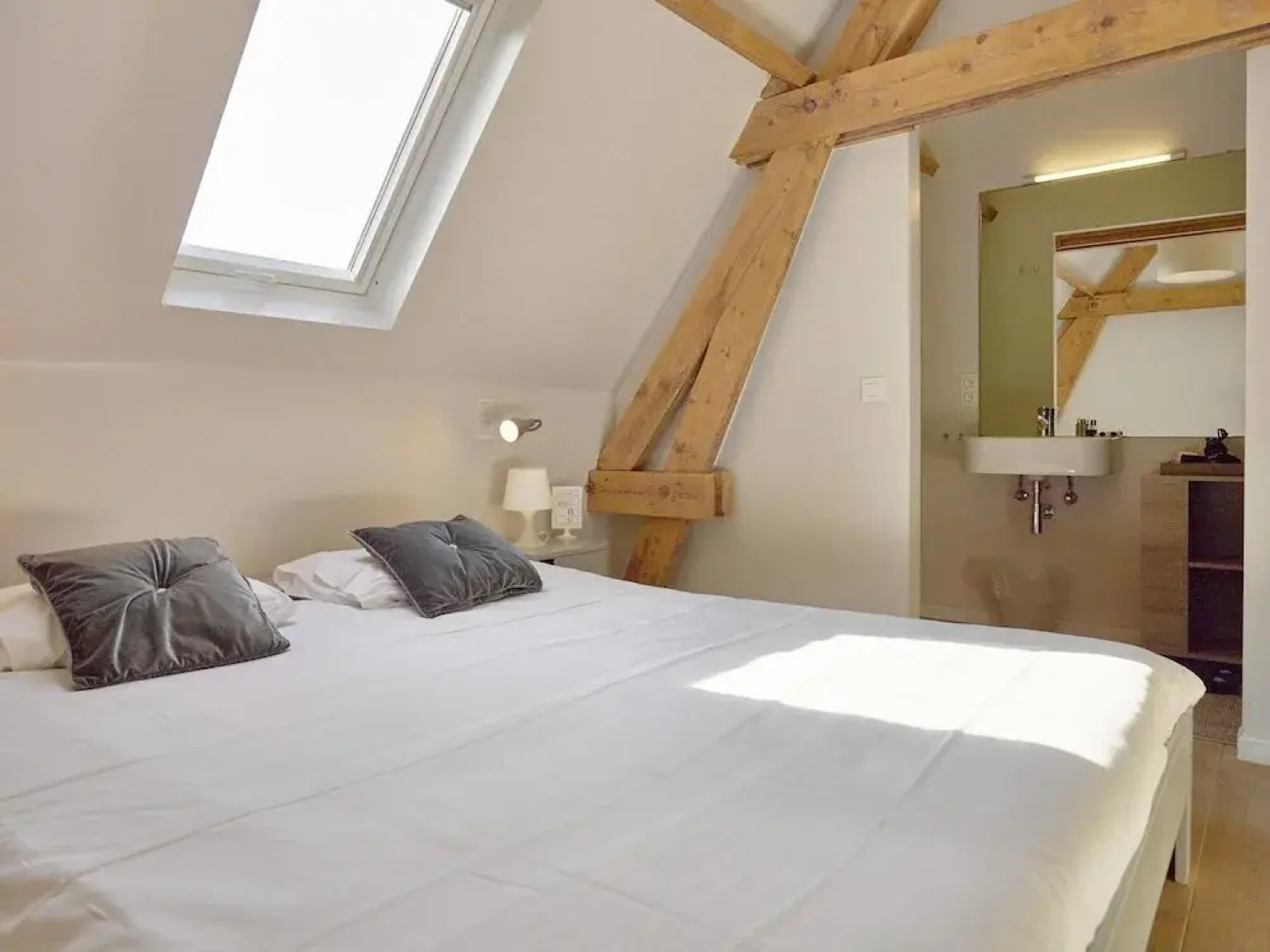 Diksmuide Mansion With Games