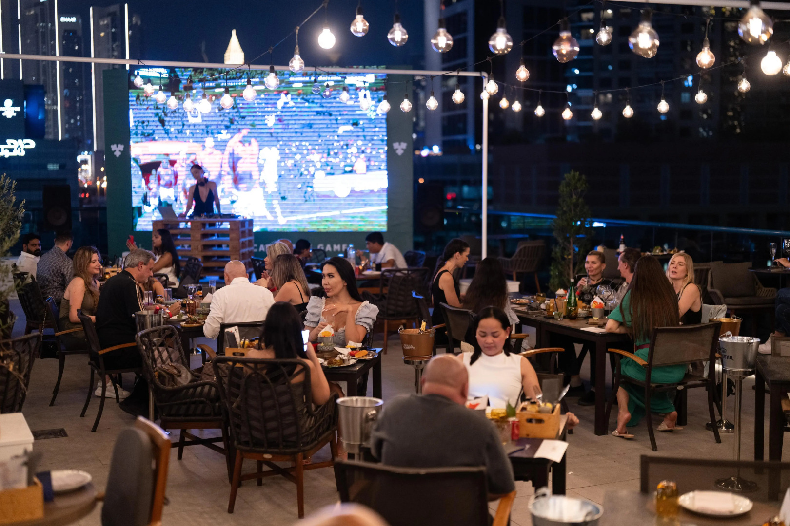 Отель Radisson Blu Hotel, Dubai Canal View