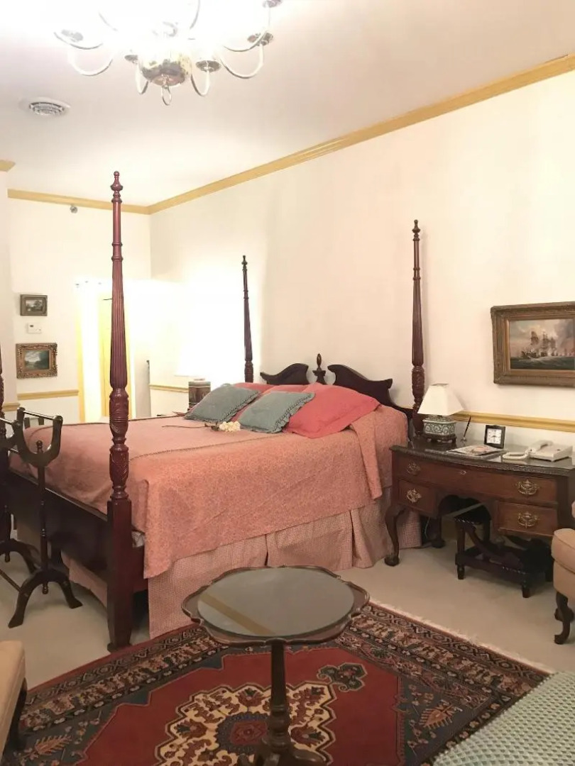 1896 House Country Inn & Motels