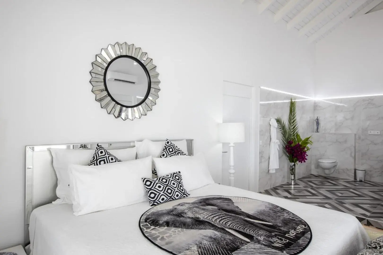 5 BR Luxe Oceanfront Escape for Groups Families Chef Service inkl
