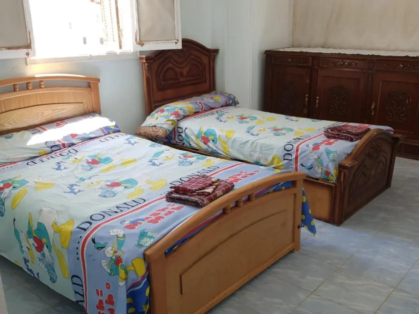 شقق ثلاث غرف بشاطئ الاصيل للايجار قرب الابيض