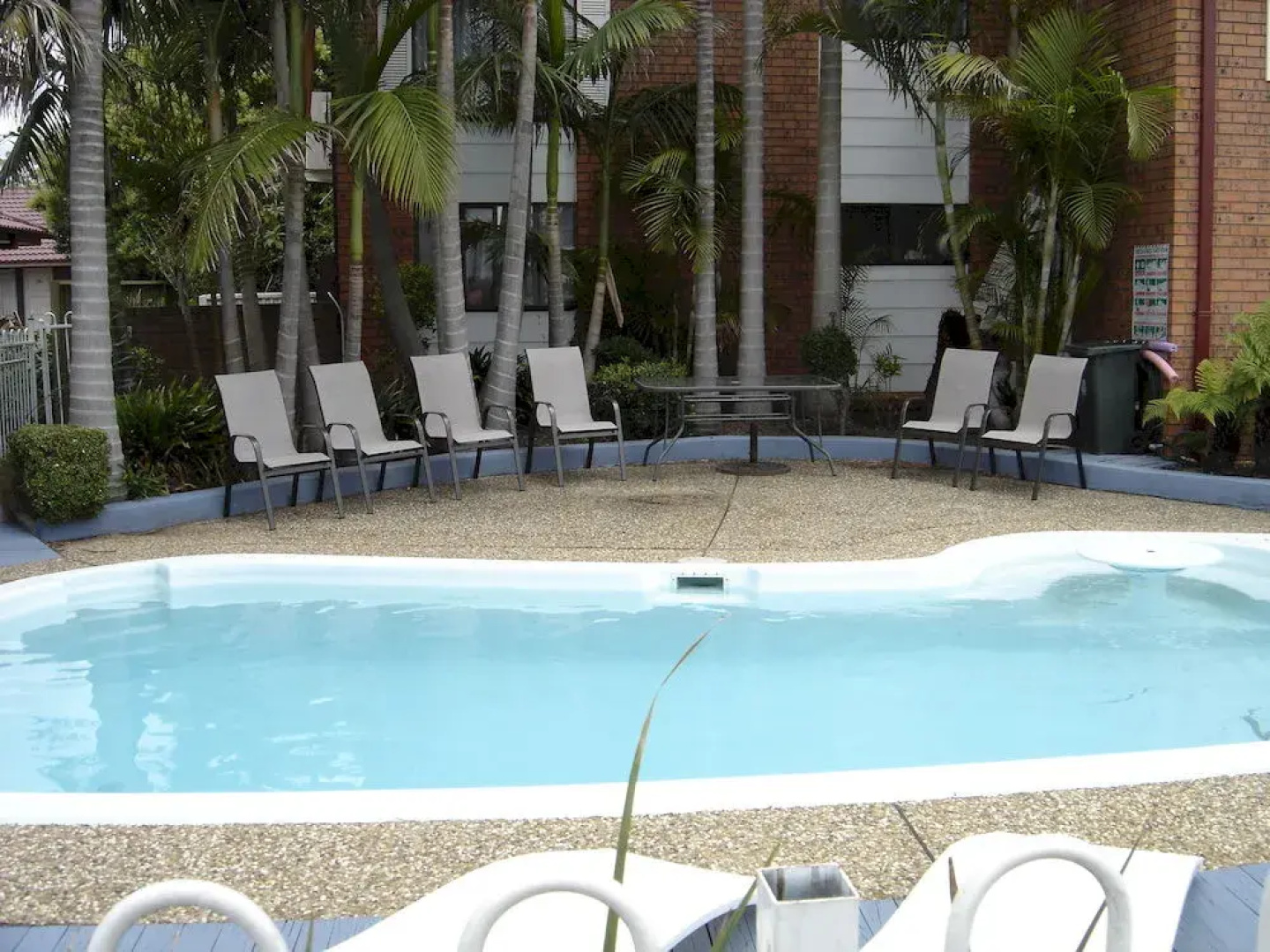 Avaleen Lodge Motor Inn