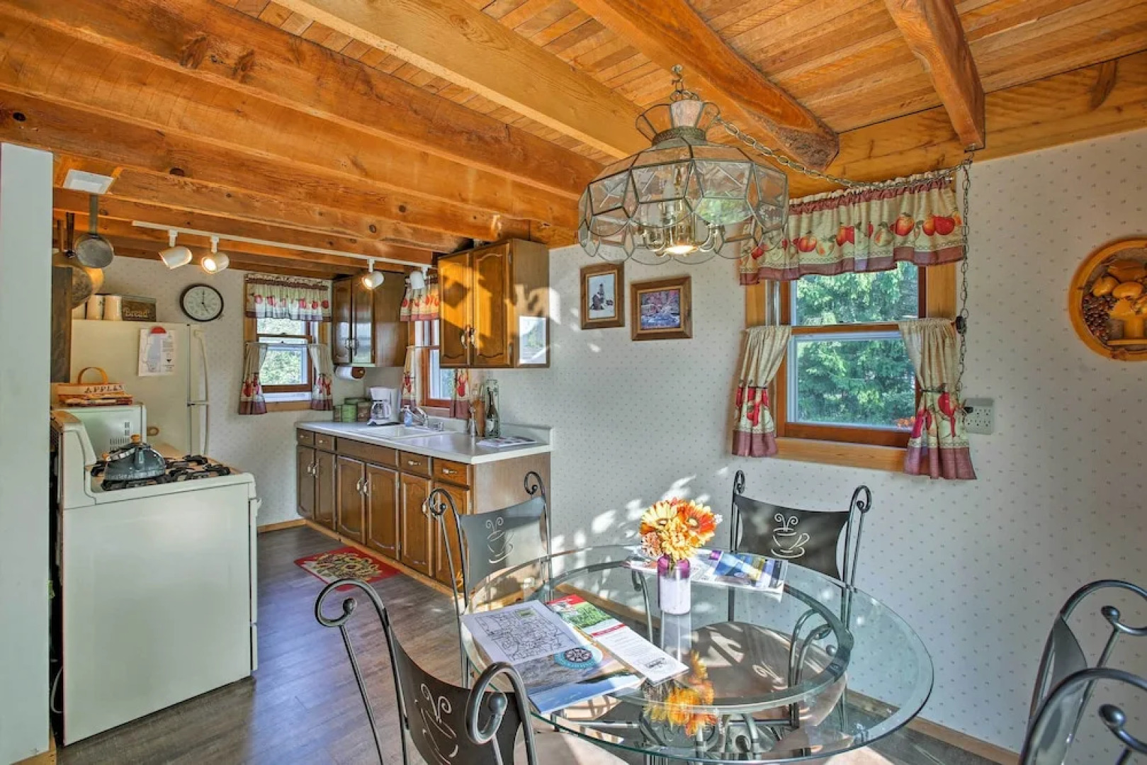 Leelanau Country Cottage ~ 4 Mi to Suttons Bay!
