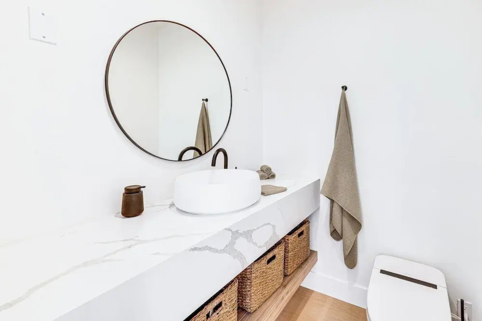 4 Mi to Soda Springs Resort: Hot Tub Hideaway!