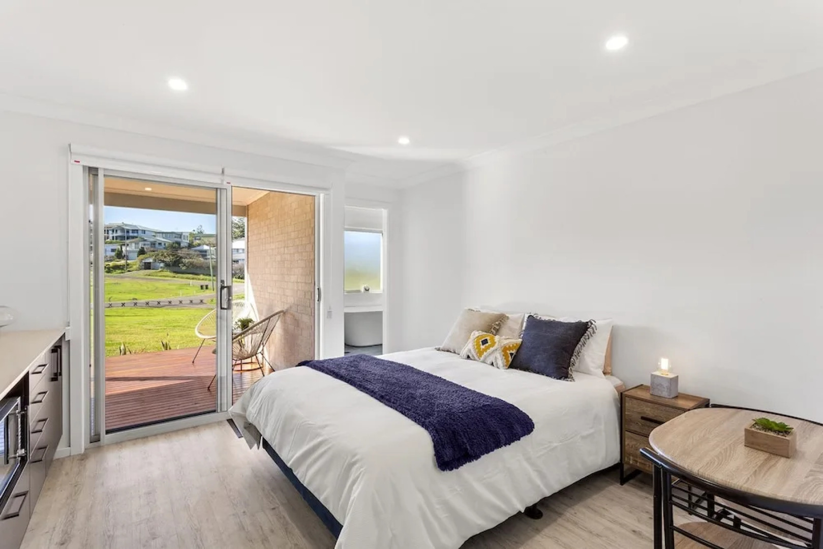 Whale Studio Apartment, 1a Ocean Street