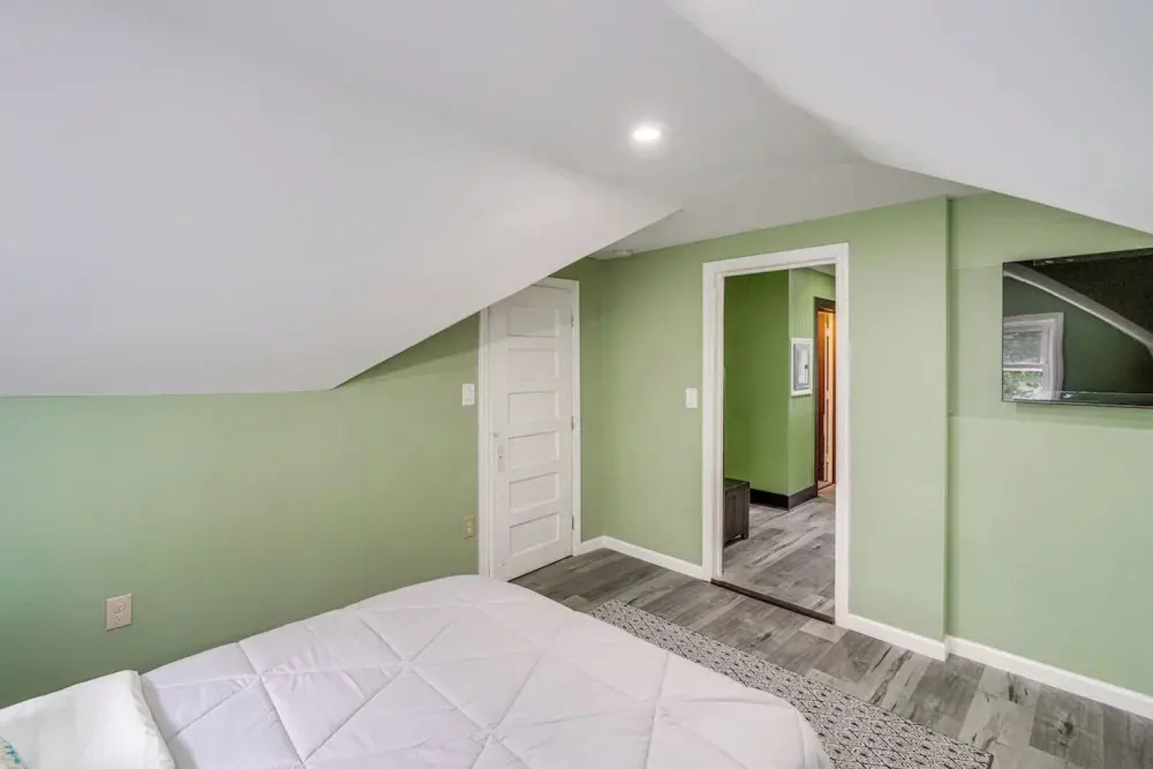 Steps to Union College: Home w/ Shared Yard!