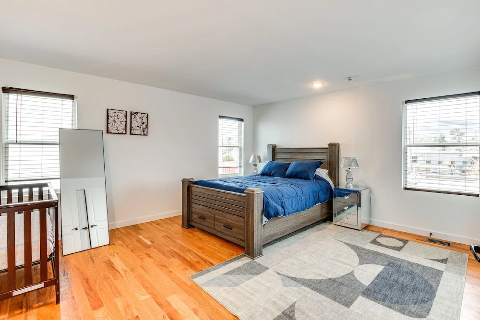 Modern Elizabeth Apartment ~ 1 Mi to Train Station