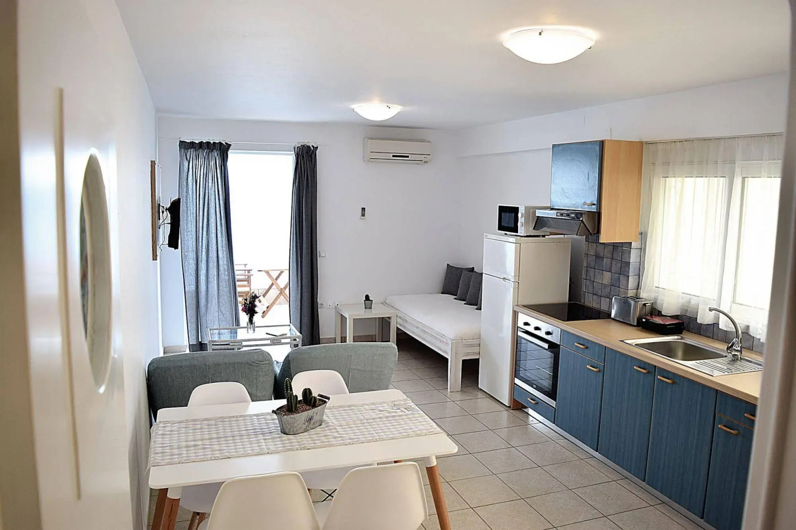 Meli Apartments & Villas