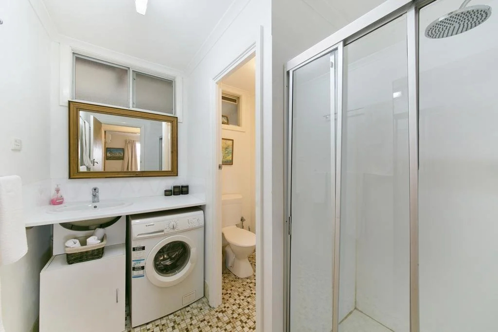 Hillside Country Retreat