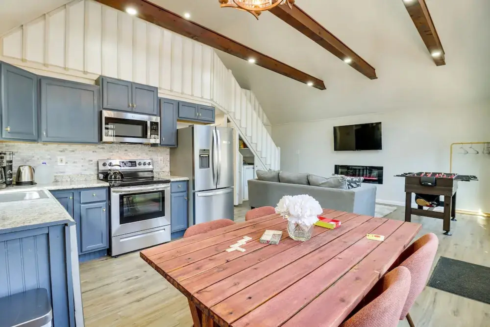 Quiet East Stroudsburg Home w/ Grill & Fireplace!