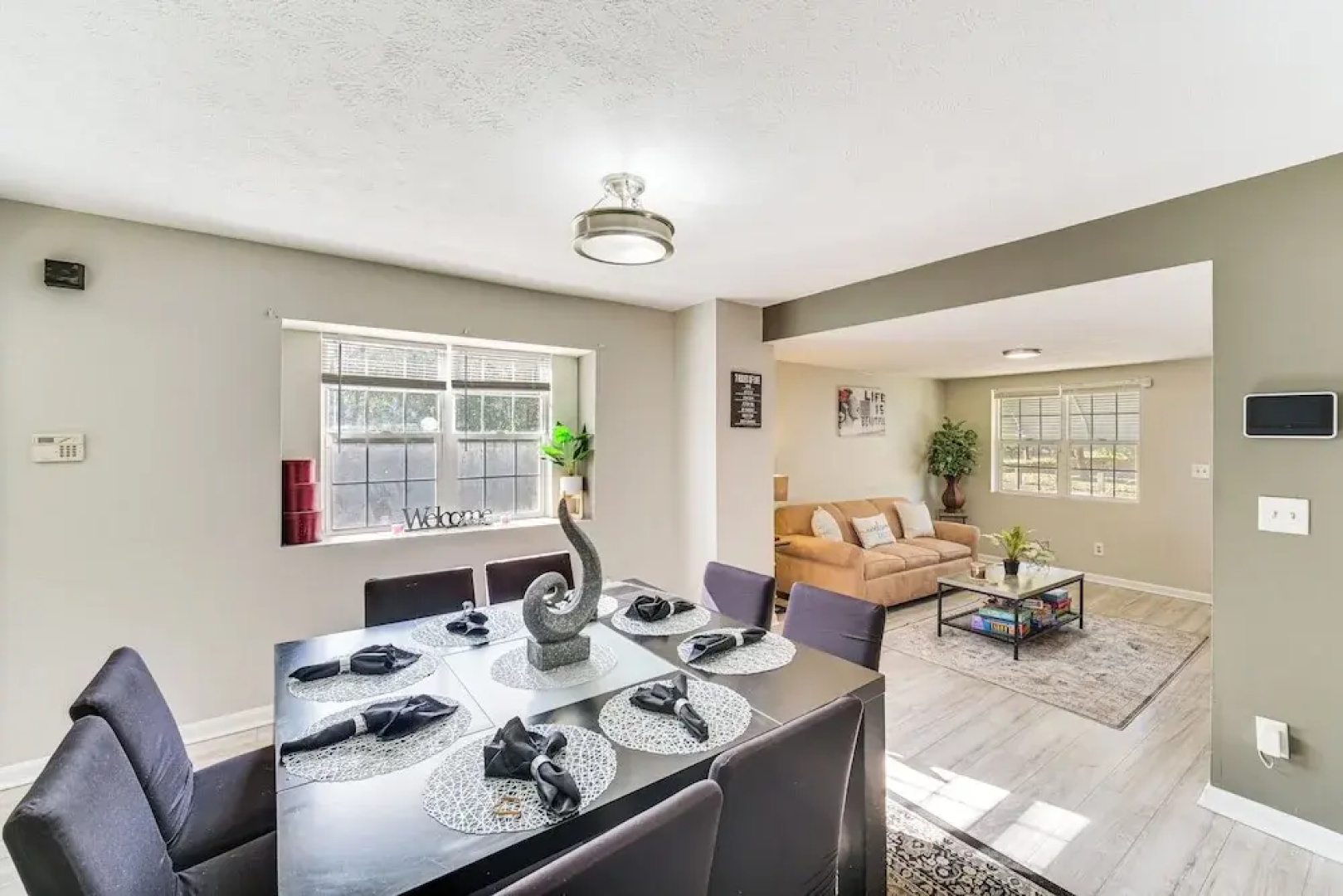 8 Mi to Dtwn: Cleveland Family Home