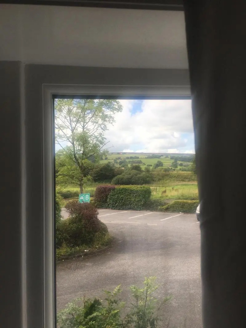 The Old Stone Trough Country Lodge & Inn