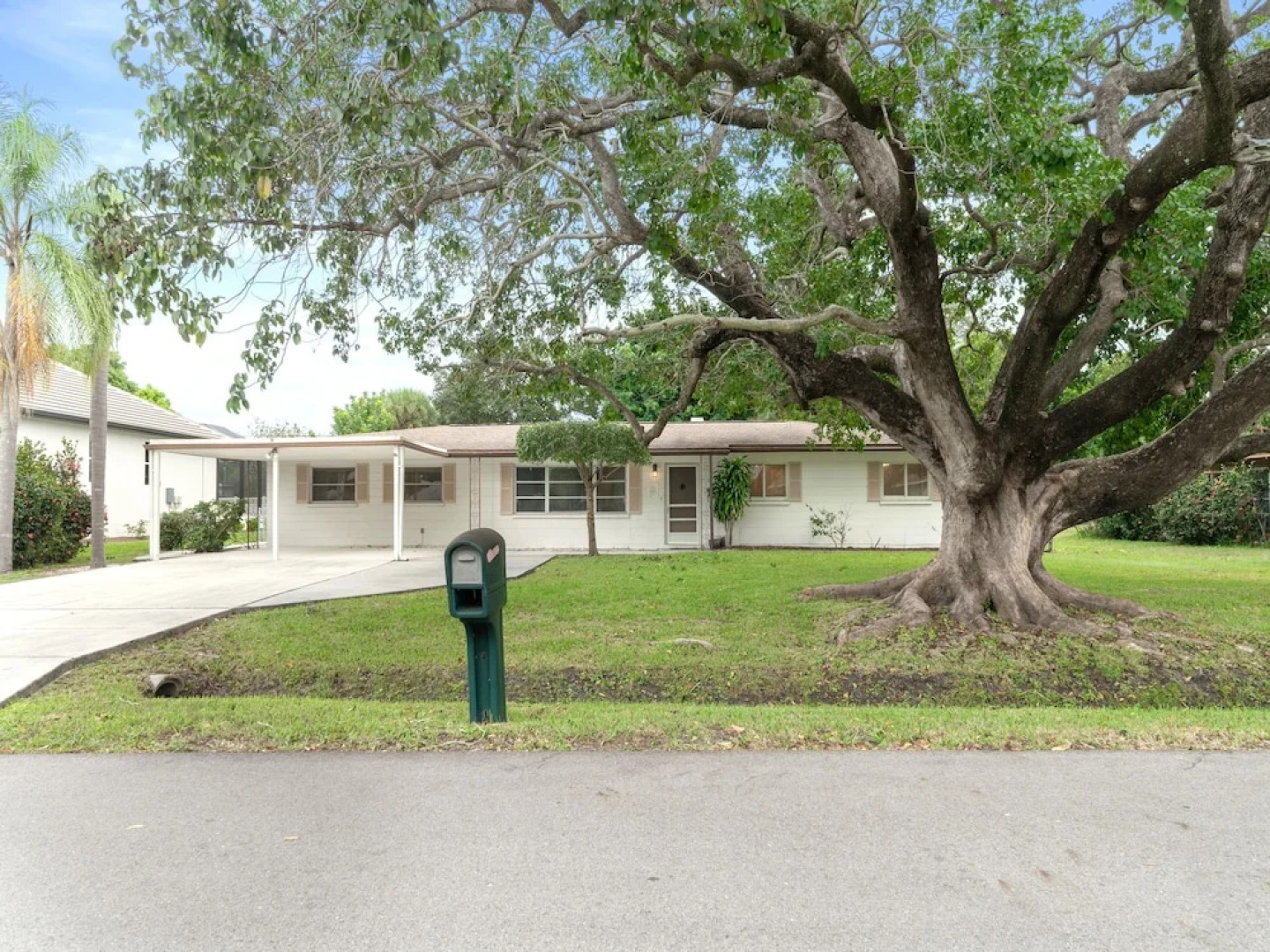 Parkdale Home by Vtrips