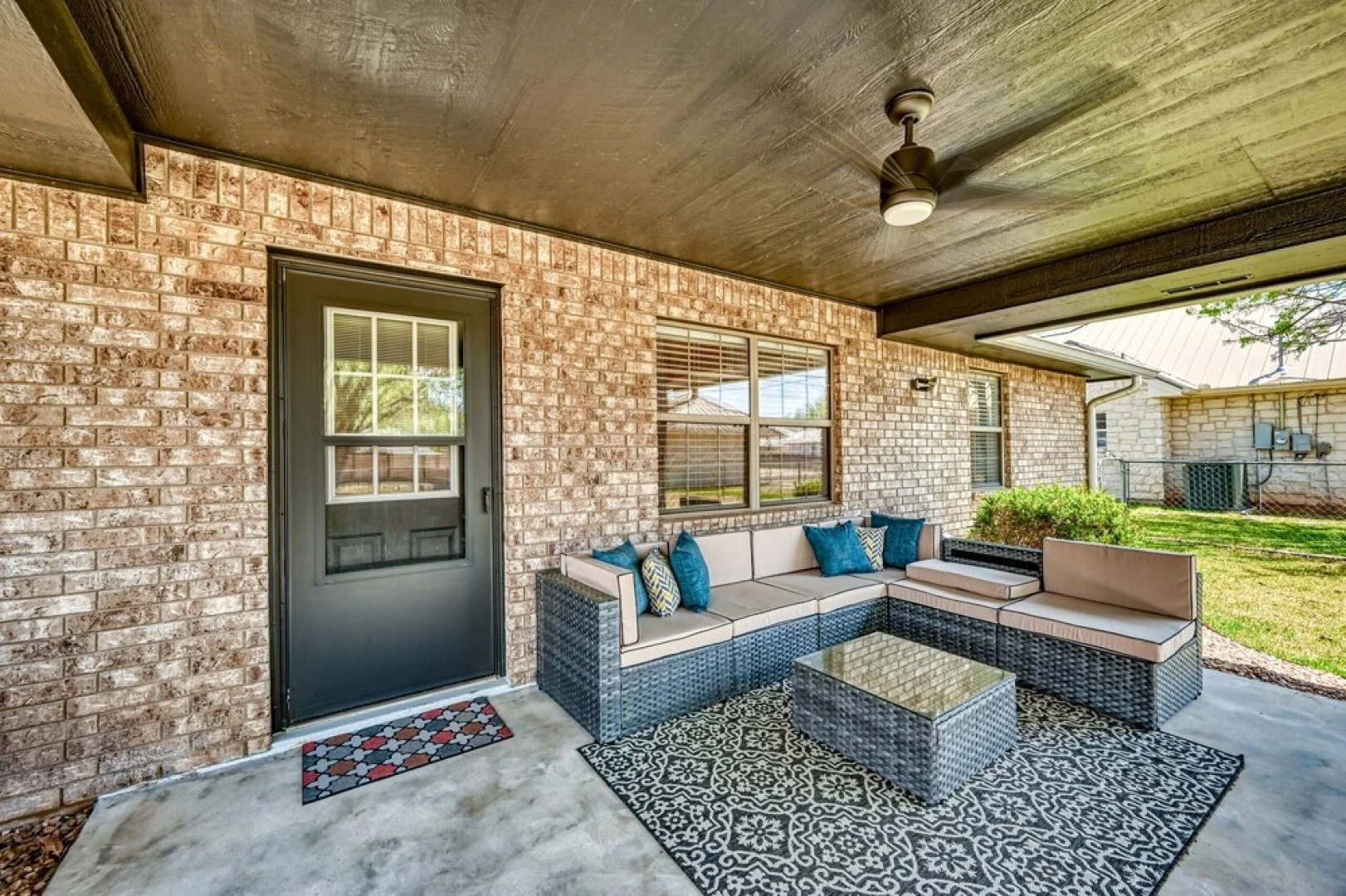 Wow! Exceptional House With Inviting Fire Pit!