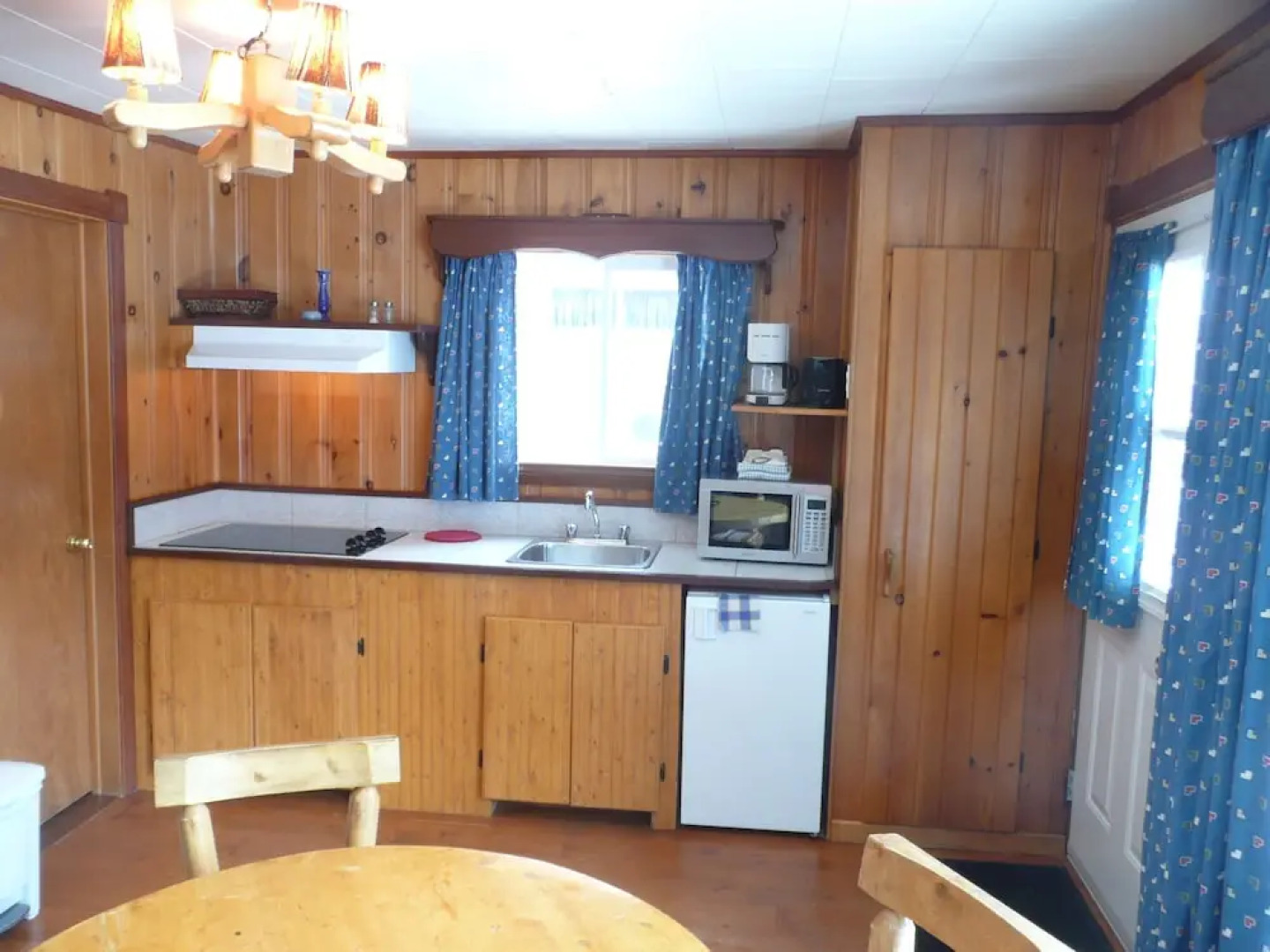 Kan-à-Mouche Pourvoirie Auberge et Chalets