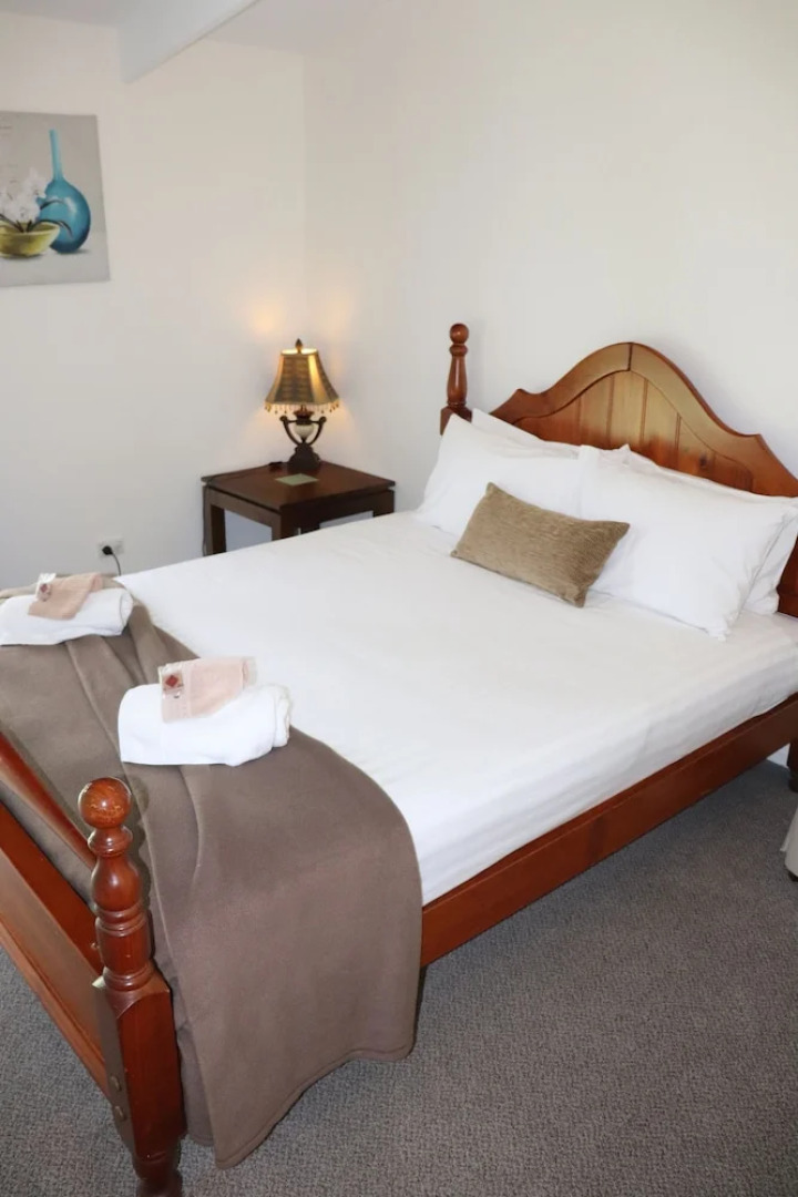 Mapleton Falls Farm House