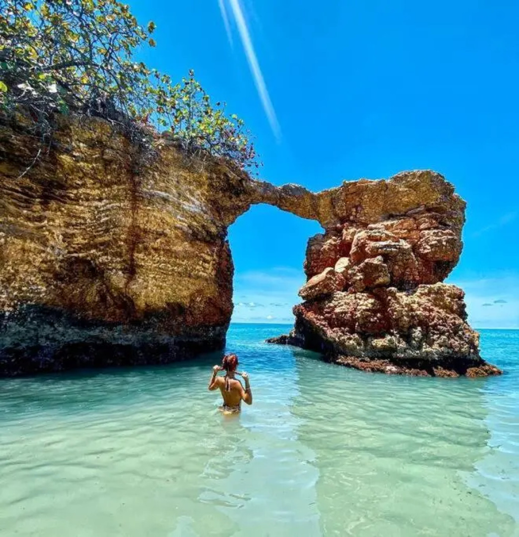 2-BR Modern Oceanfront Apt Steps from Playa Sucia