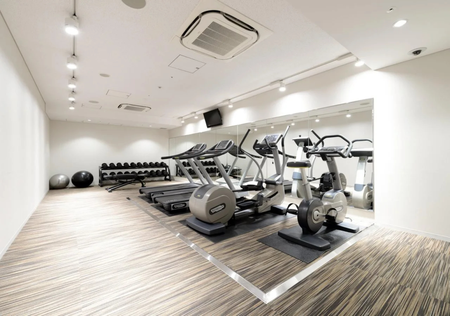 Отель Courtyard by Marriott Tokyo Station