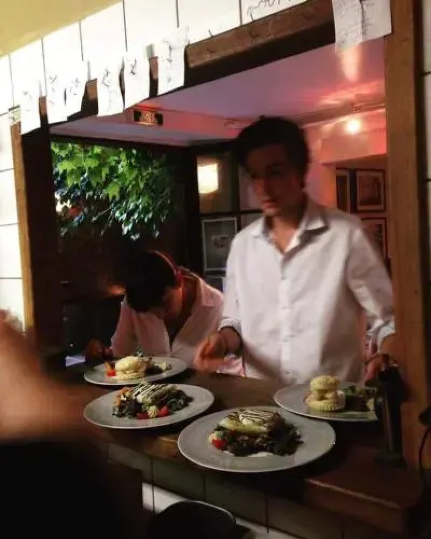 Les Tables De La Fontaine