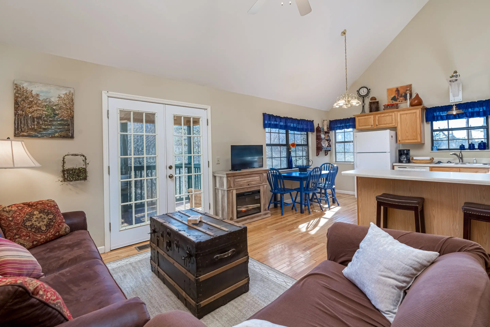 Gatlinburg Getaway Cute Cabin with Mountain Views