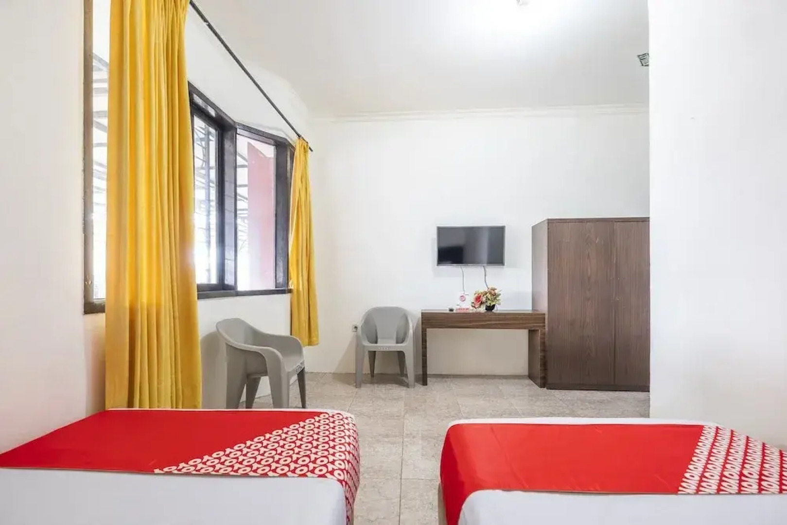 OYO 2704 Hotel Transit 2