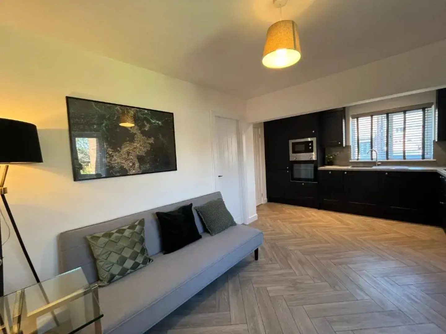 Contemporary 1 Bedroom Apartment