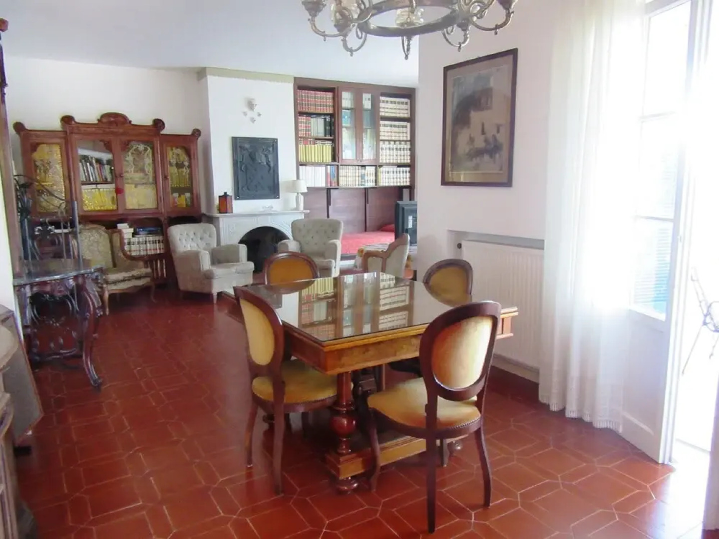 Elegant and Roomy Apartment on the Hill of Chiavari, Calm Relaxation Assured