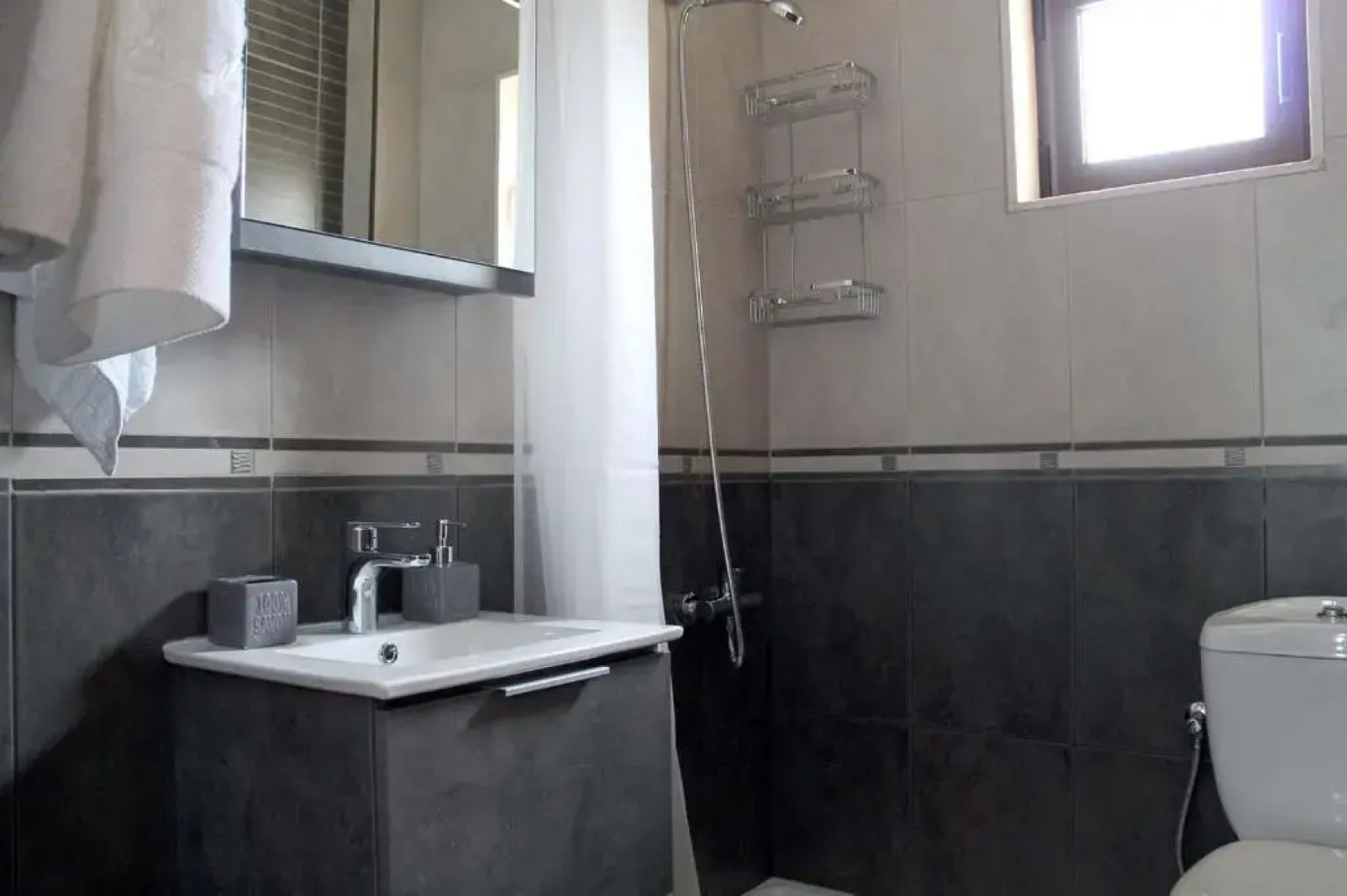 4 bedroom villa with pool and garden