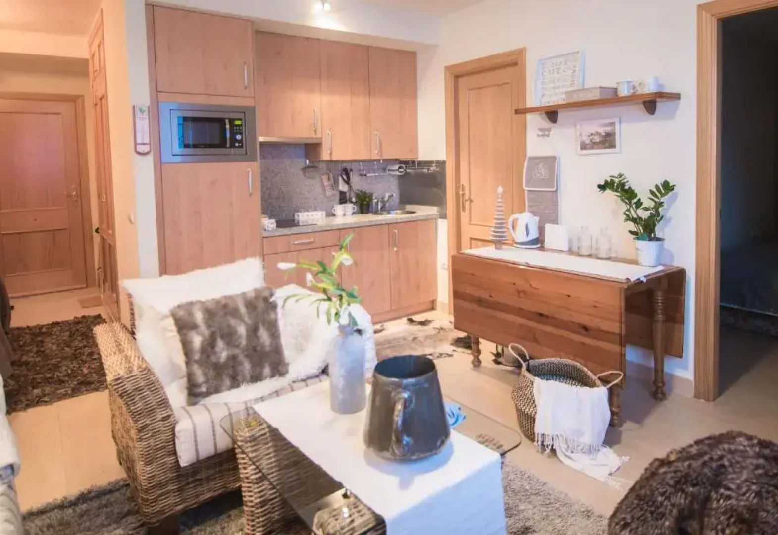 Chezmoihomes Miramar Ski 8 sleeps