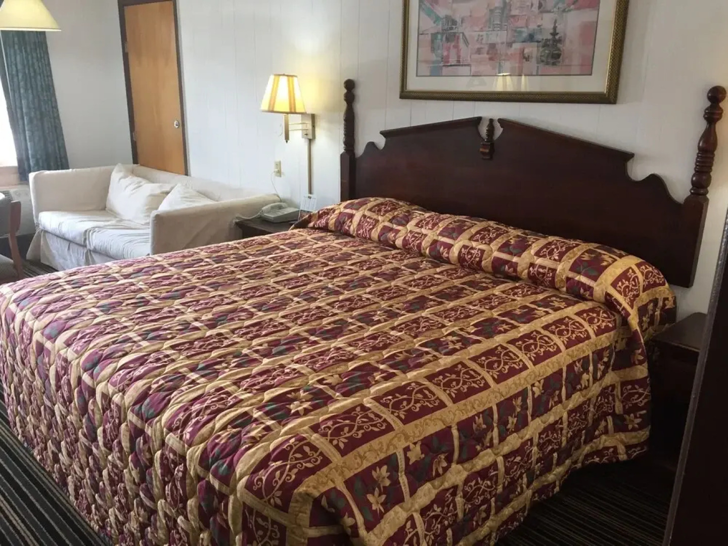 Scottish Inn & Suites