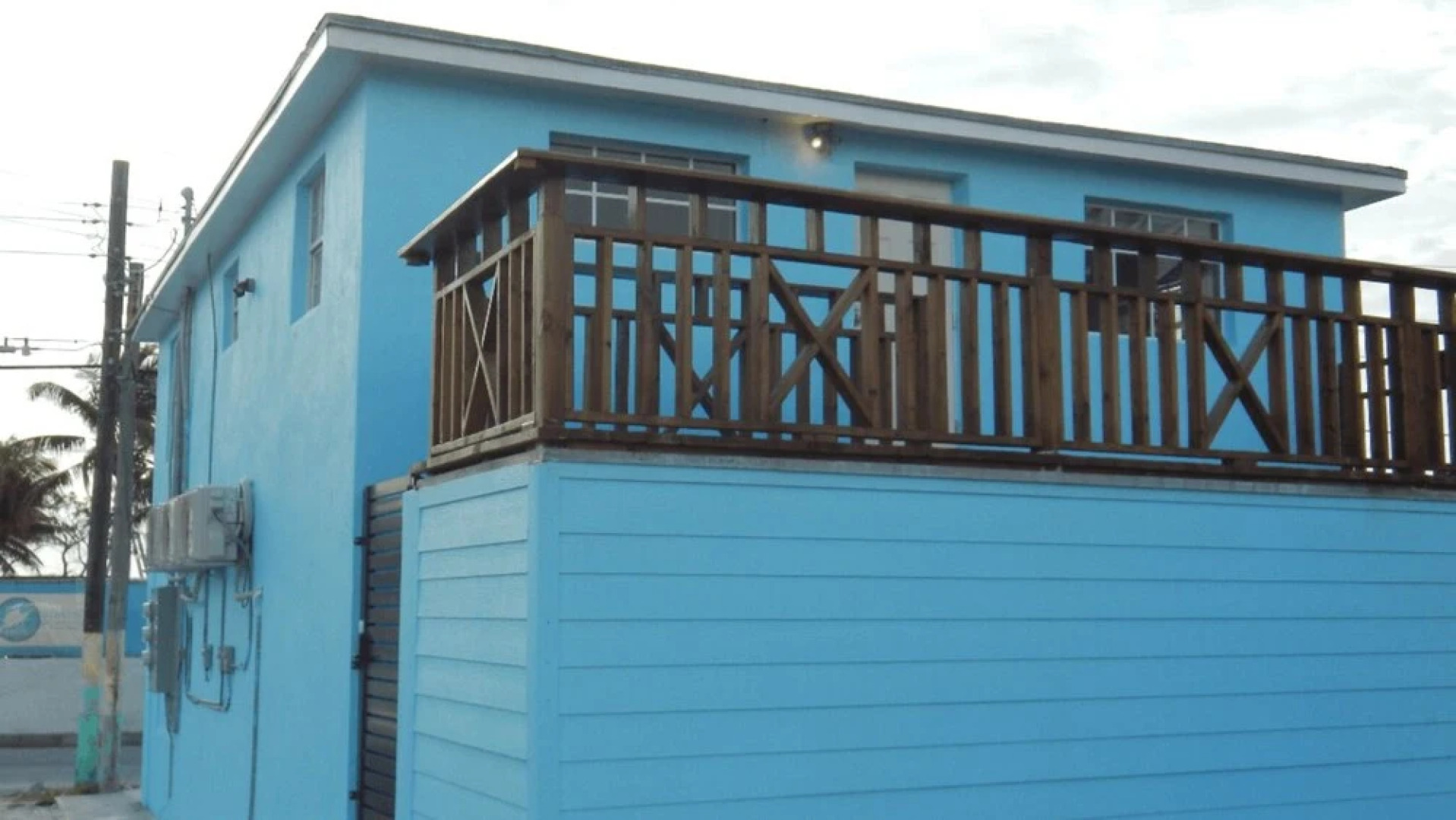 BIMINI LOFTS Across from Big Game club - 1 of 2 furnished apartments