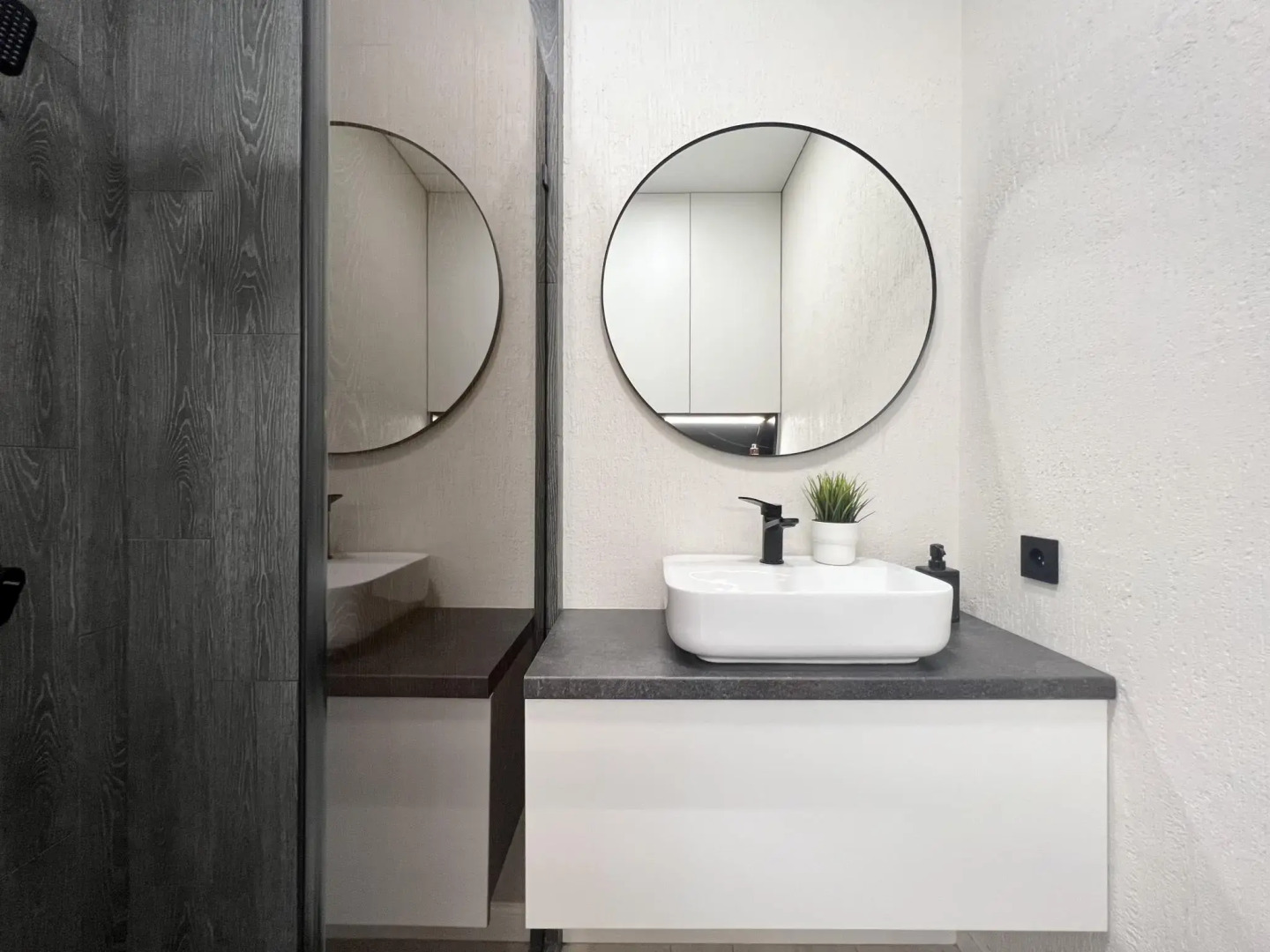 Live (Лайв) на улице Байзакова 131/1