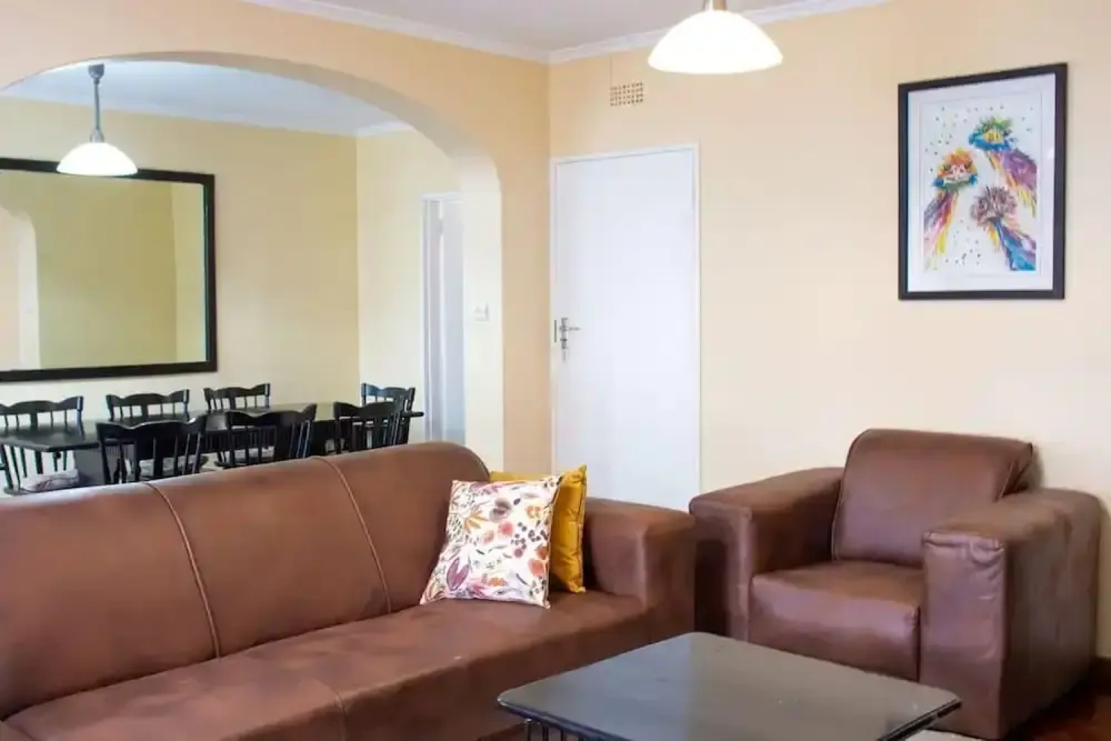 Inviting 3-bed Apartment In The City