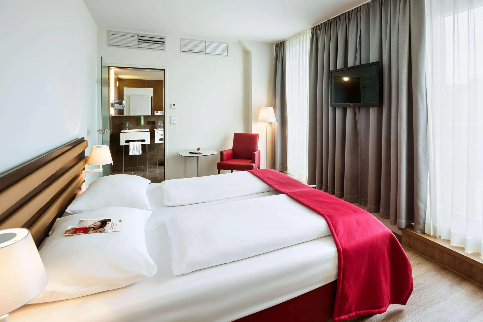 Отель Four Points Flex by Sheraton Vienna Hauptbahnhof