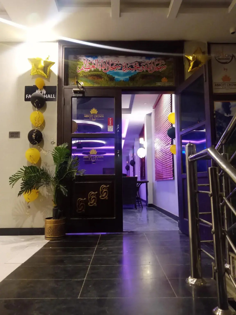 Abbott Crown Hotel and Restaurant