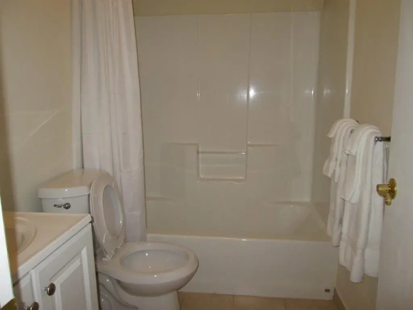 Misquamicut Beach Front Inn